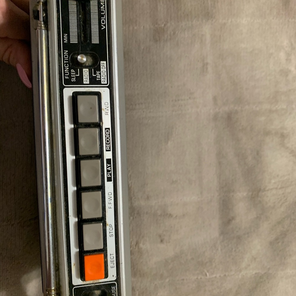 GENERAL ELECTRIC VINTAGE RADIO - Picture 3 of 3
